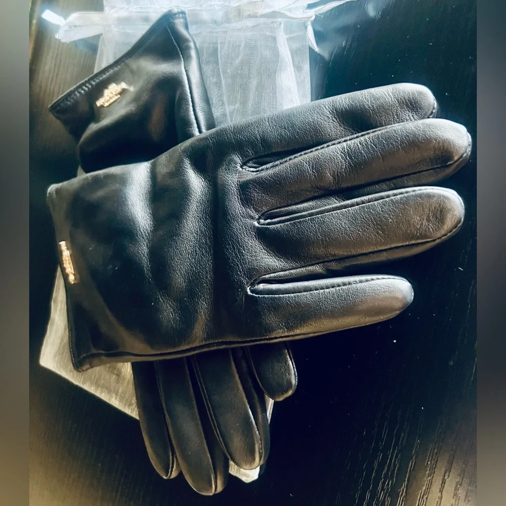 Coach Plaque Black Leather Tech Sheep Leather , Lined Gloves NWOT size 7